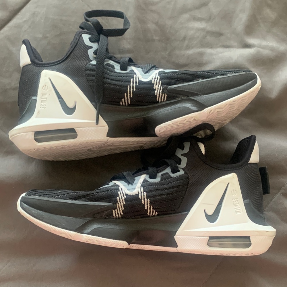 Lebron Witness white/black basketball shoes